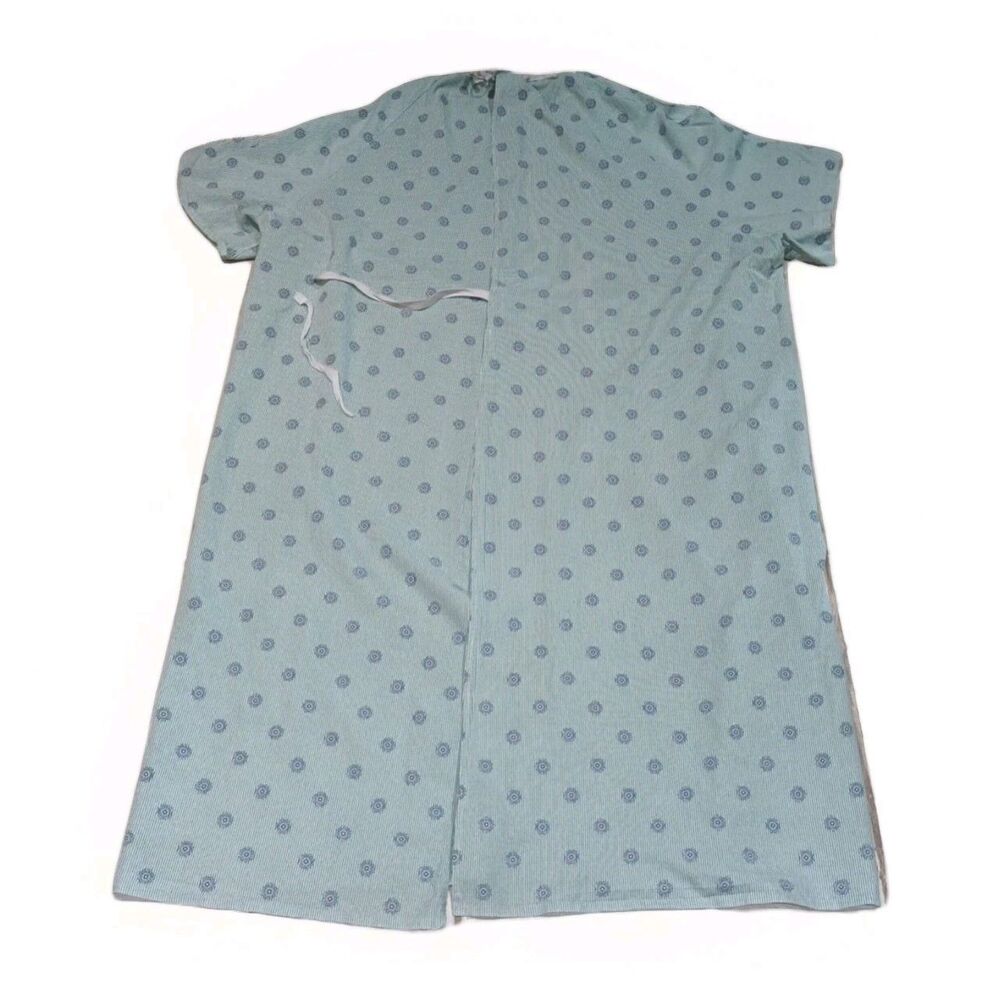Standard Textile Hospital Gown With Snaps And Front Slit Halloween Costume
